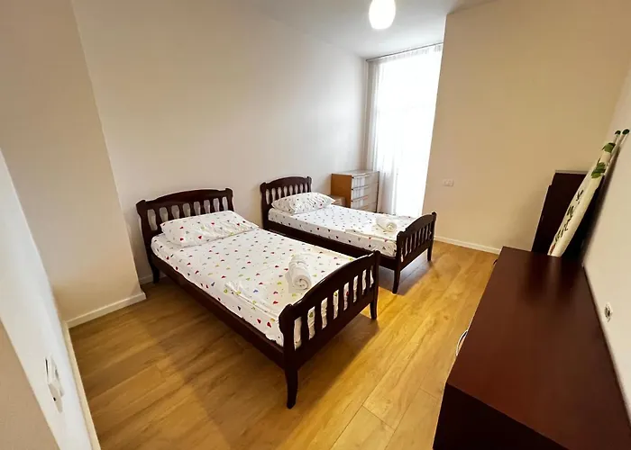 Centre * ティラナ